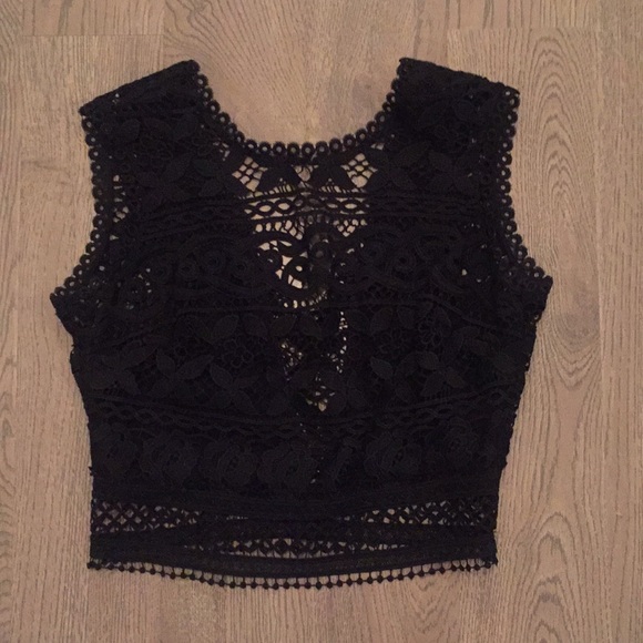 Guess Tiffany Black Lace Crop V Neck Top Sz M EUC - Picture 9 of 16